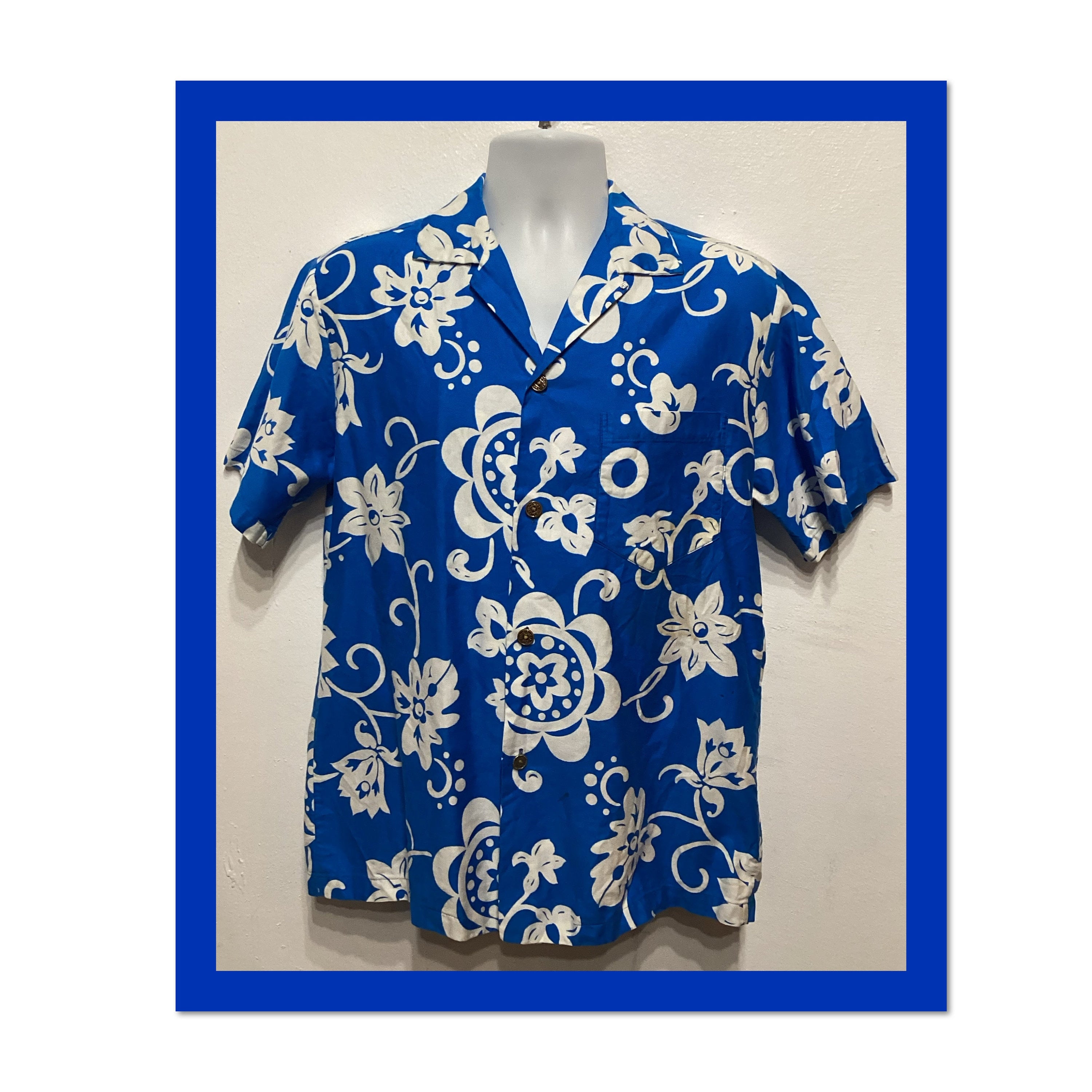 1960s cotton Hawaiian shirt by Royal Hawaiian. (Sold as is) Size small