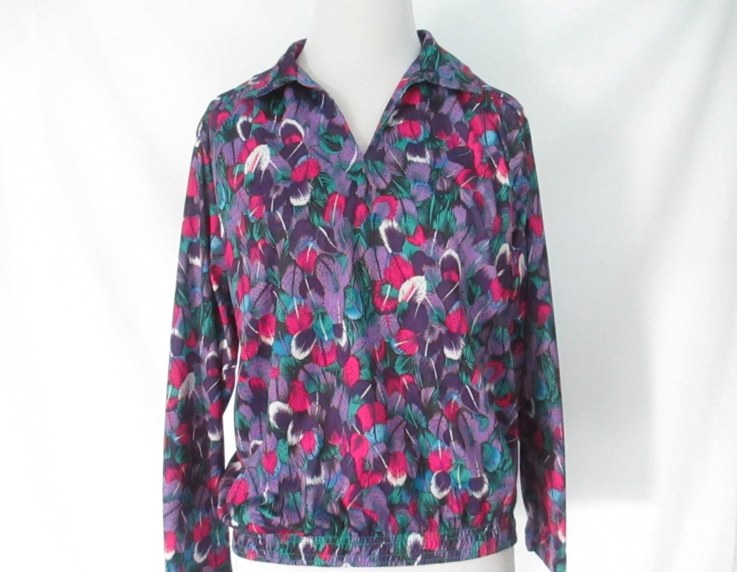 1970&#39;s Blouse Kaleidoscope Silky Shirt Floral/Feather Patterned V Neck Retro Garden Mod Hippie Boho Festival Chic